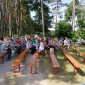 Kirchengemeinde beim Festgottesdienst an der Waldkapelle