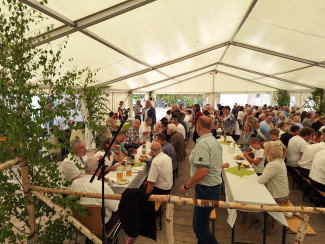 Im Festzelt